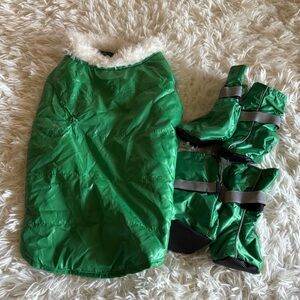 Top paw green waterproof fur trimmed parka and booties set plaid lining Medium